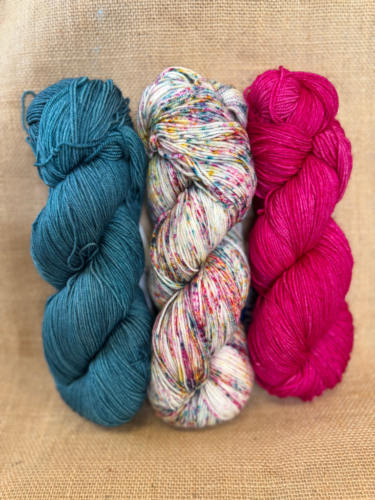 Casapinka Hiss and Vinegar MKAL 2025 - Malabrigo Sock - Disfraz
