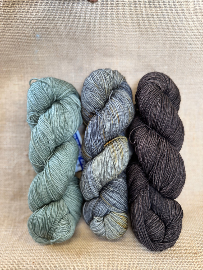 Casapinka Hiss and Vinegar MKAL 2025 - Malabrigo Sock - Land of Oz