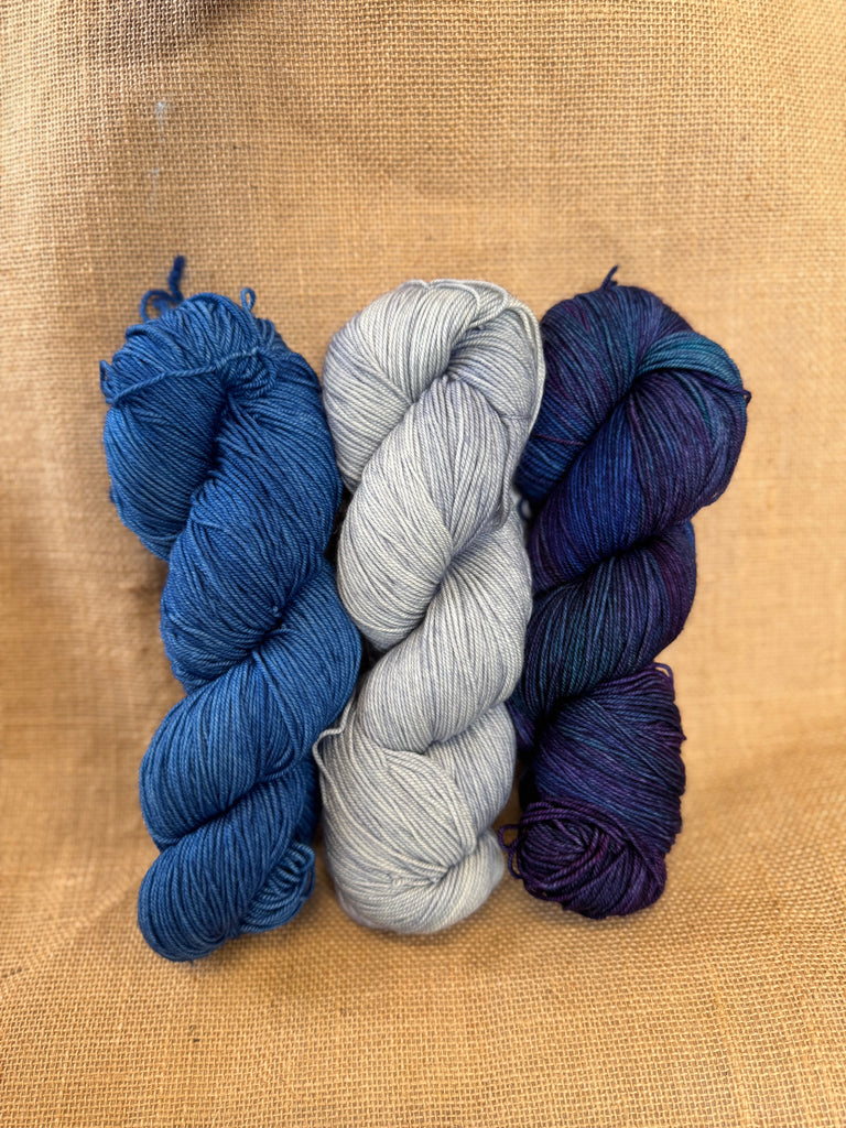 Casapinka Hiss and Vinegar MKAL 2025 - Malabrigo Sock - Impressionist Sky