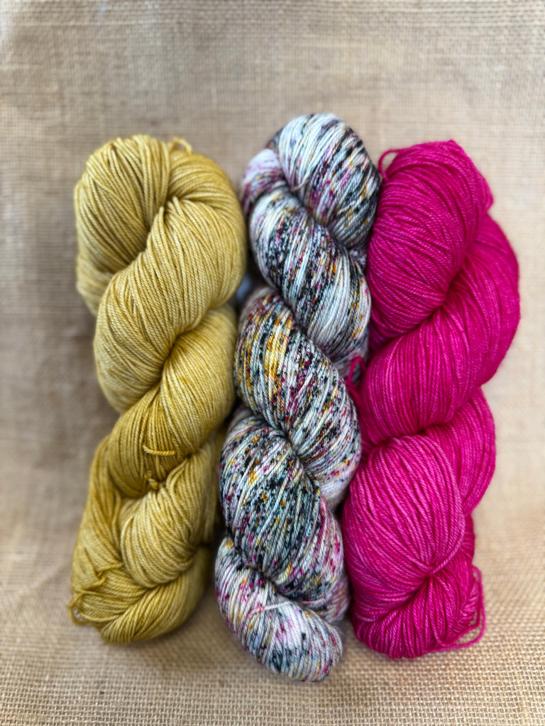 Casapinka Hiss and Vinegar MKAL 2025 - Malabrigo Sock - Fuscia
