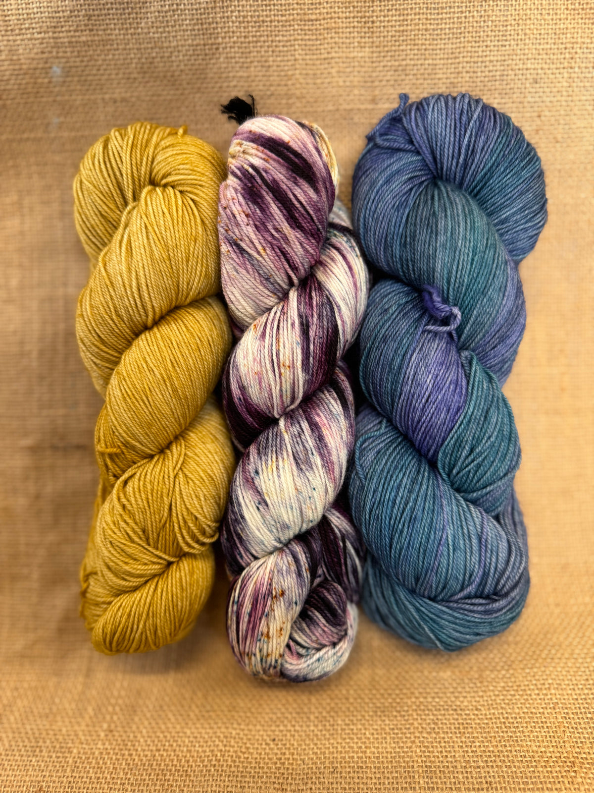 Casapinka Hiss and Vinegar MKAL 2025 - Malabrigo Sock - Azules