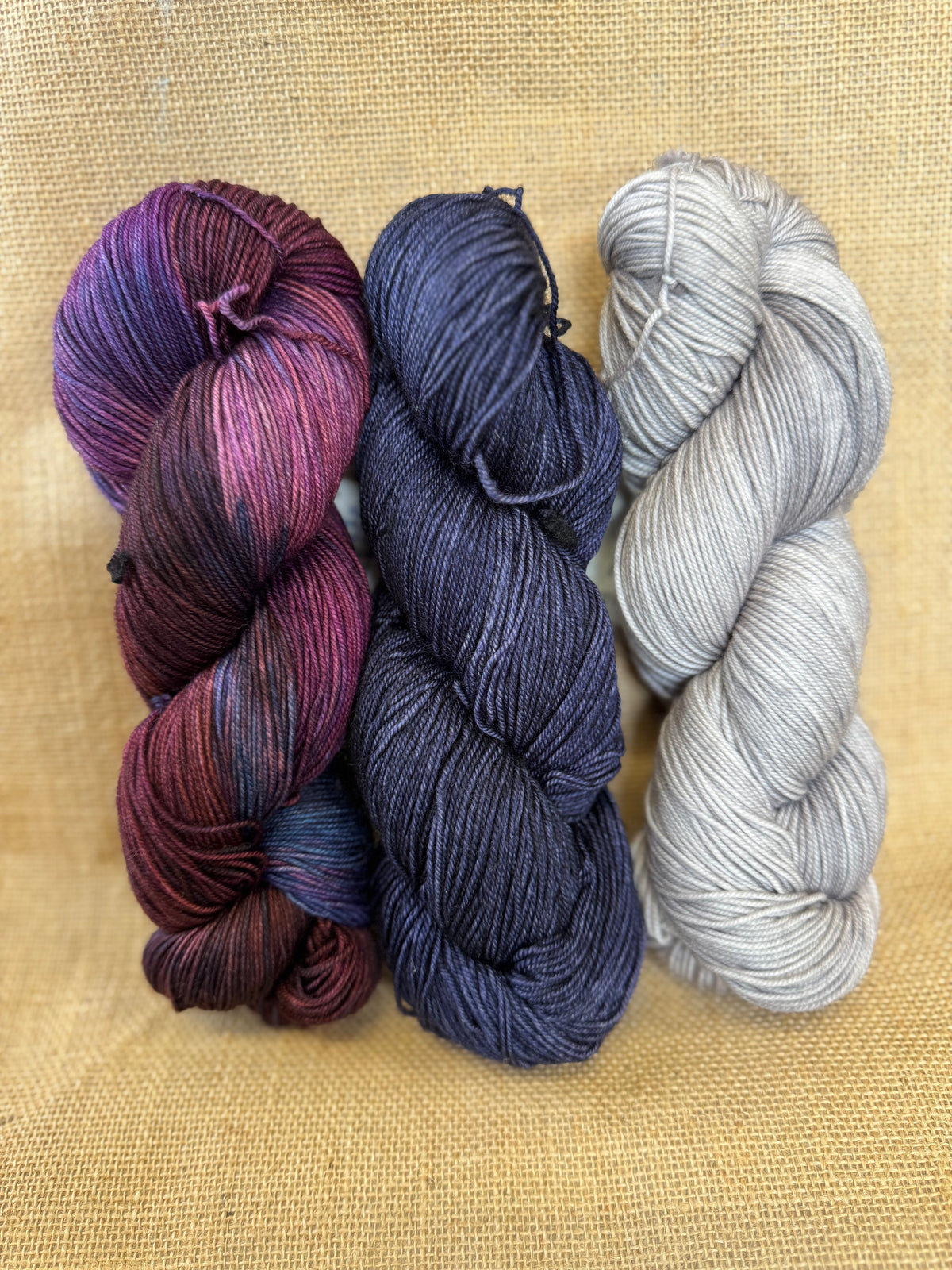 Casapinka Hiss and Vinegar MKAL 2025 - Malabrigo Sock - Abril
