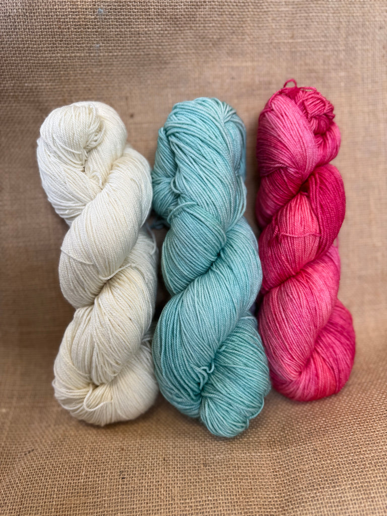 Casapinka Hiss and Vinegar MKAL 2025 - Malabrigo Sock - Light of Love