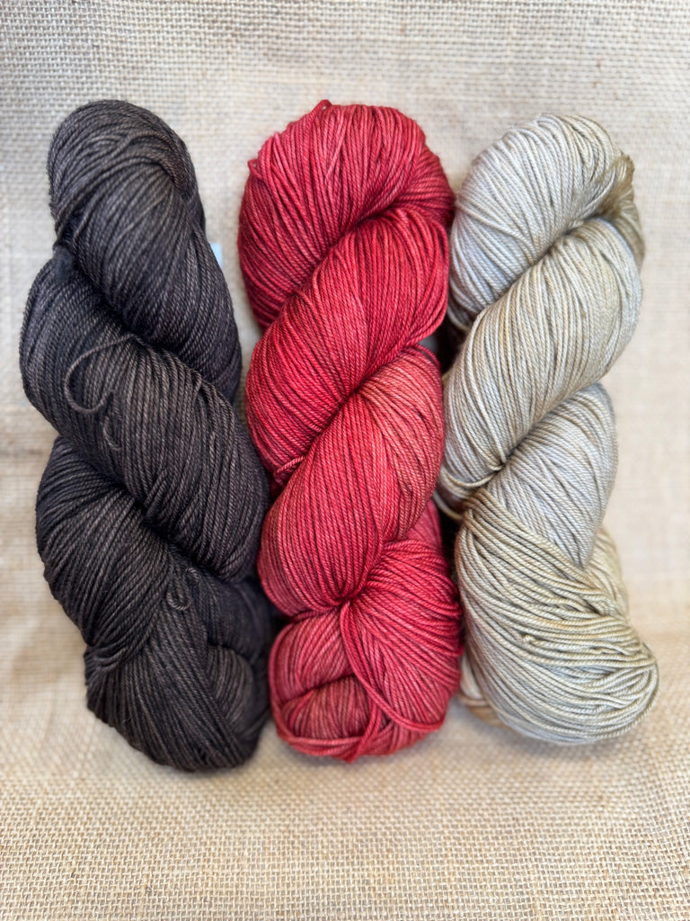 Casapinka Hiss and Vinegar MKAL 2025 - Malabrigo Sock - Gingy