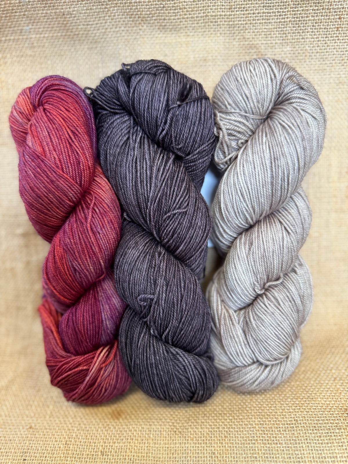 Casapinka Hiss and Vinegar MKAL 2025 - Malabrigo Sock - Eggplant