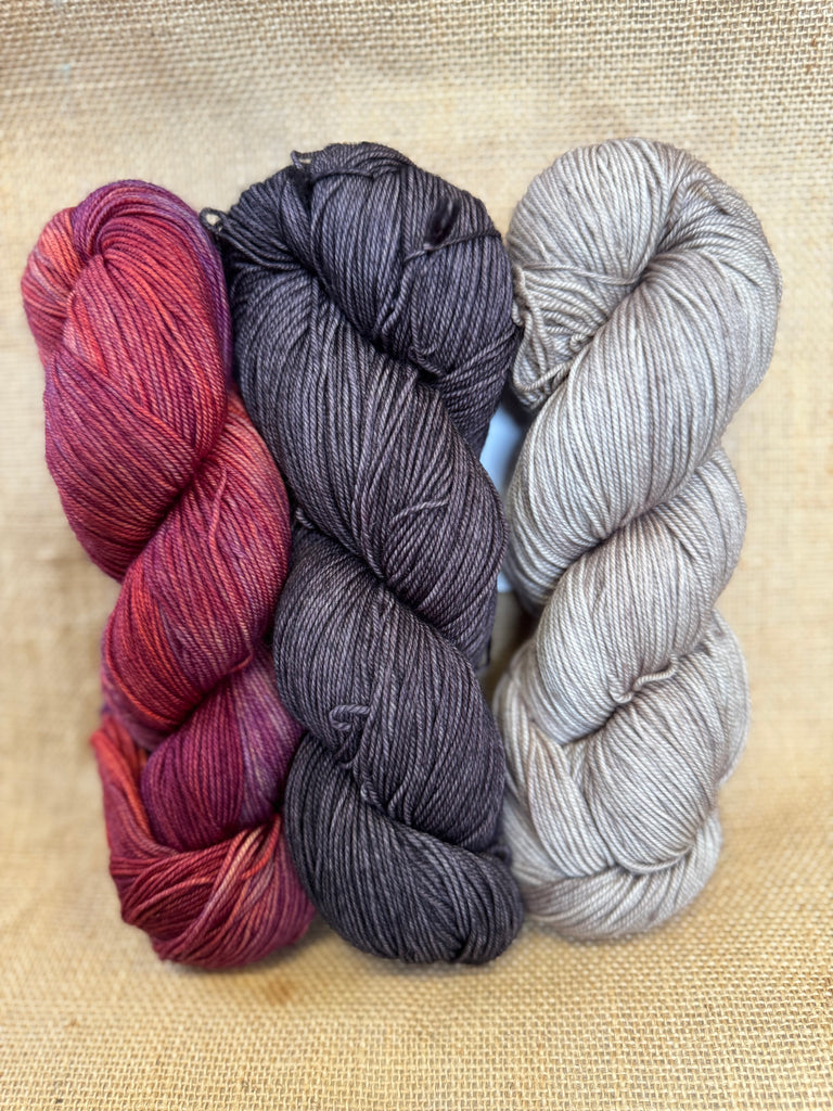 Casapinka Hiss and Vinegar MKAL 2025 - Malabrigo Sock - Eggplant