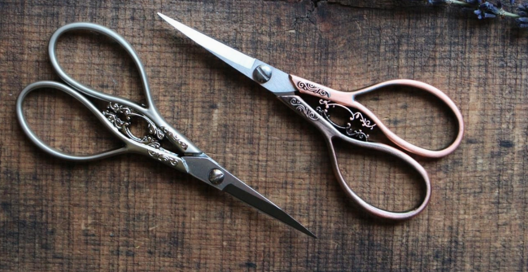 Floral Teardrop Scissors - Silver
