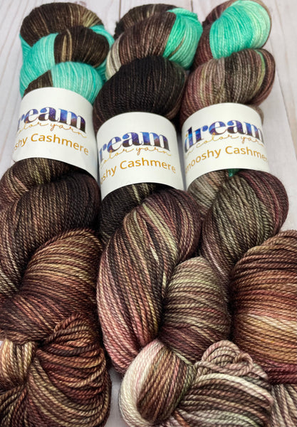 Smooshy with Cashmere - Assigned Pooling - Bali Wood