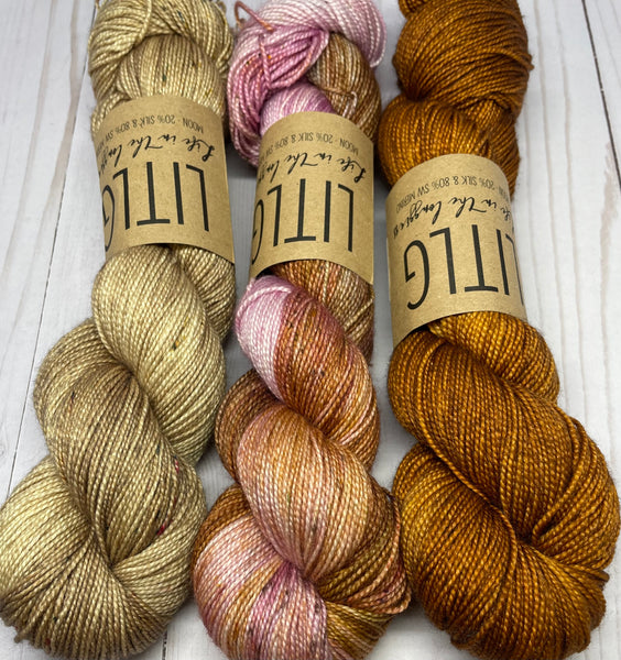 EFFUARY Quindici Shawl Kit - Moon Merino/Silk - Autumn/Druid