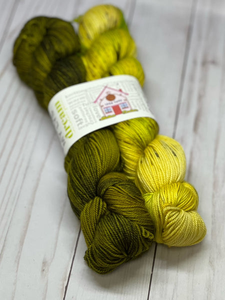 Smooshy with Cashmere - LYS Pair Scorched Lime/Holly's Loemony Lime